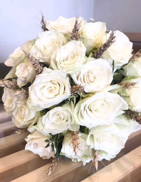Få leveret en buket blomster til et bryllup fra vores blomsterbutik i Thisted